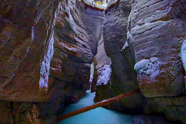 Jasper Maligne Canyon Ice Walk