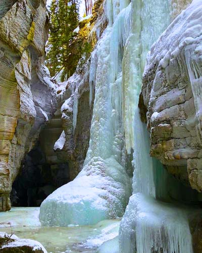 Jasper Maligne Canyon Ice Walk